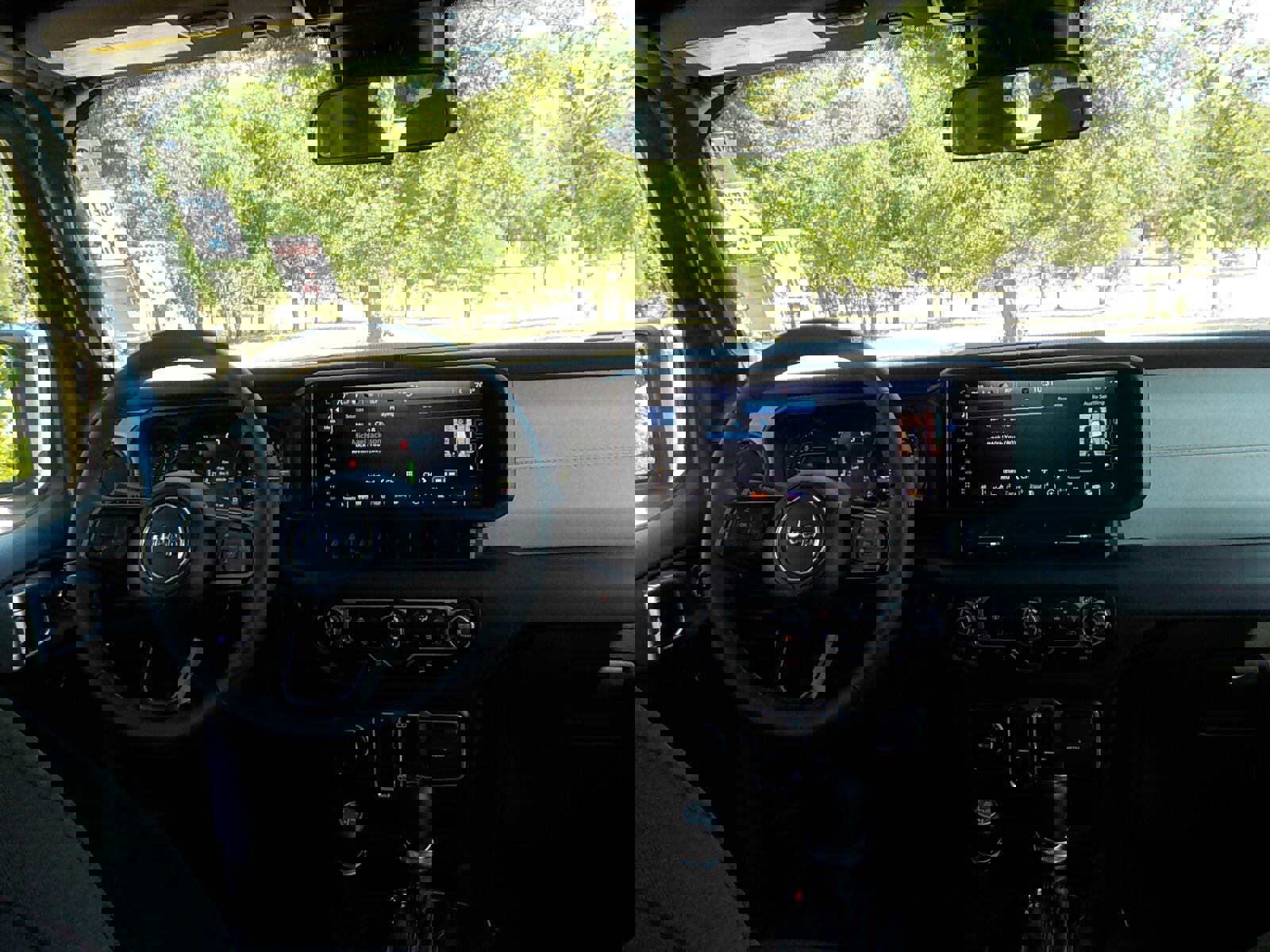 Used 2024 Jeep Wrangler Unlimited w/ Convenience Group image 14