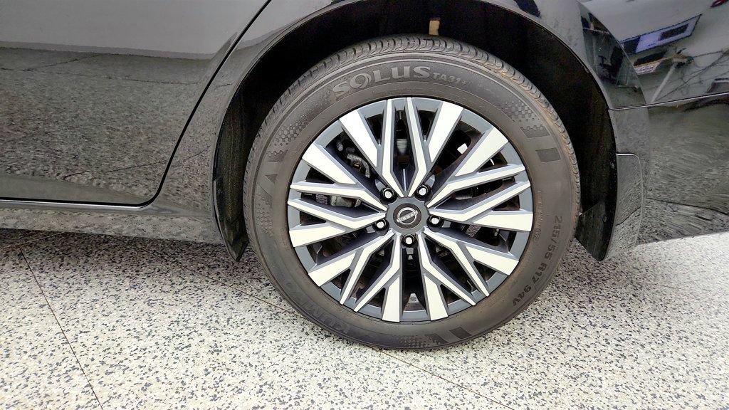 Used 2024 Nissan Altima 2.5 SV AWD/4WD image 9