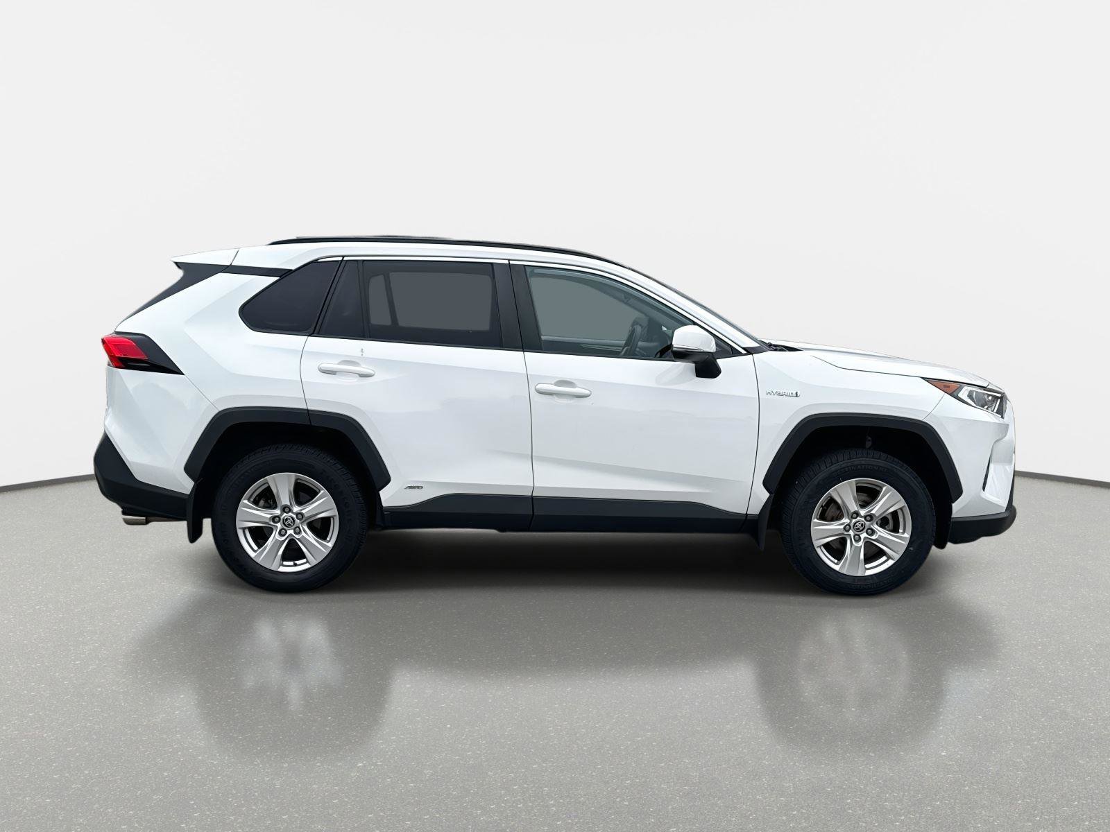 Used 2021 Toyota RAV4 XLE image 4