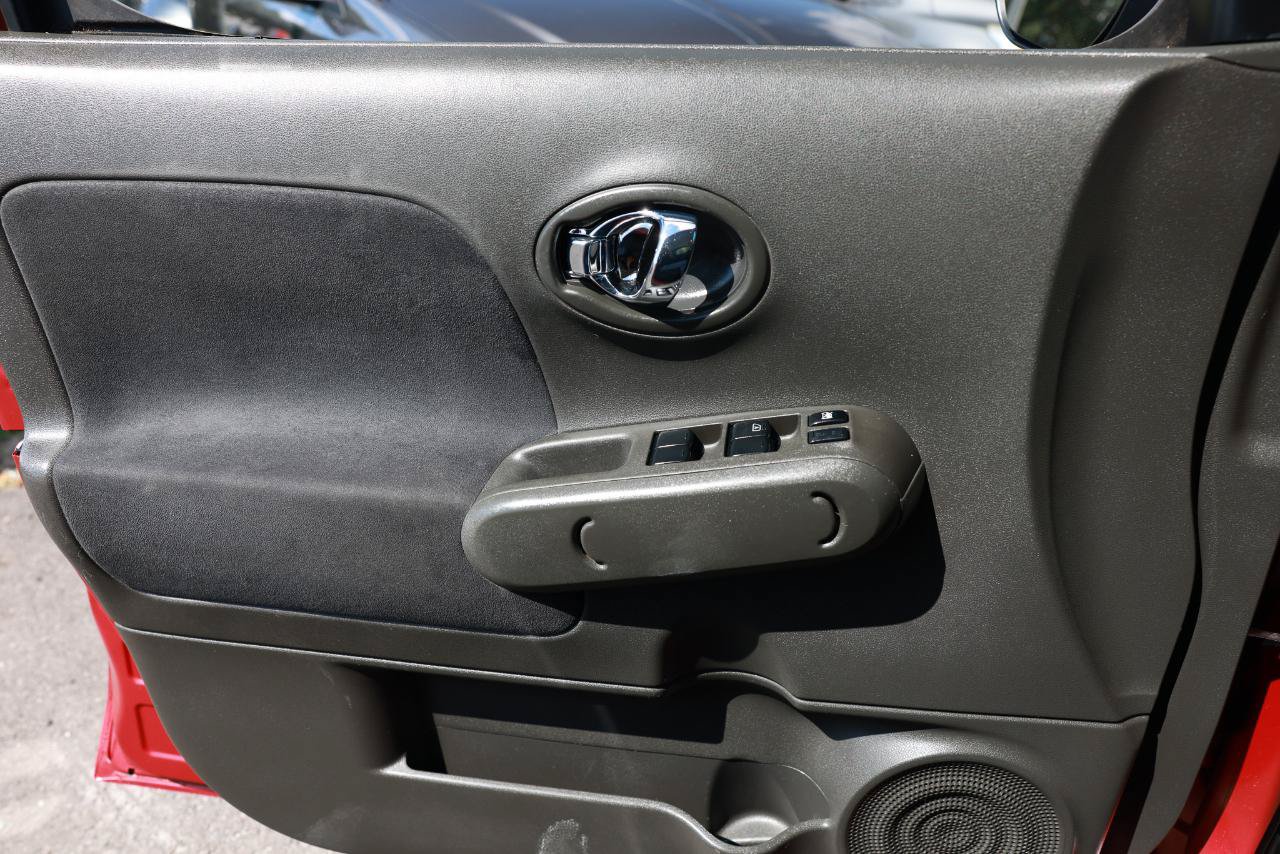 Used 2011 Nissan Cube 1.8 S w/ Interior Designer Pkg FWD image 38