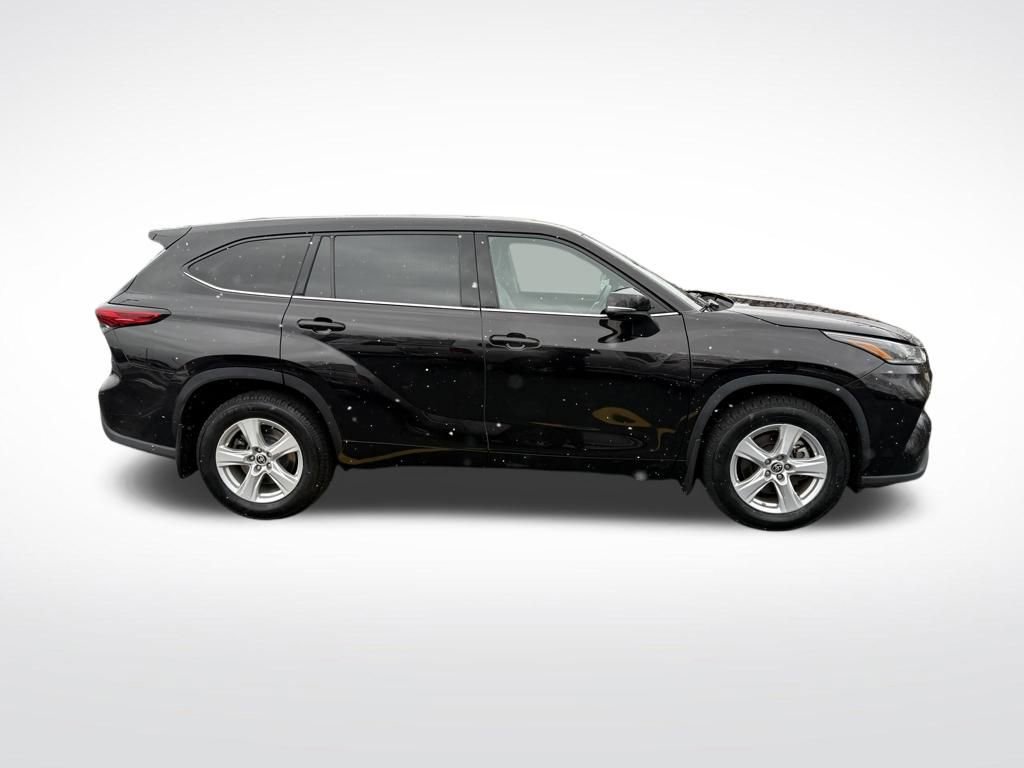 Used 2021 Toyota Highlander LE image 8