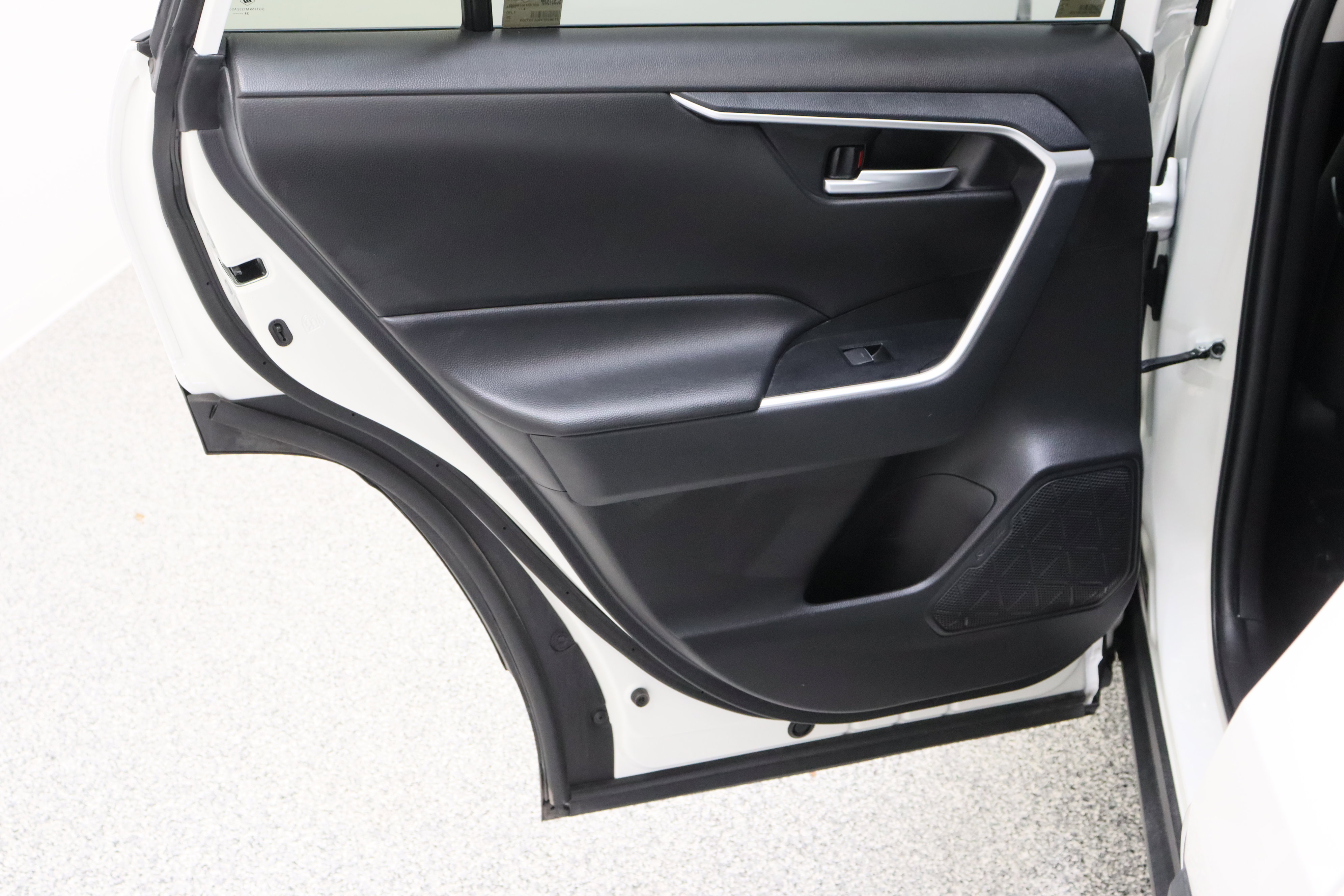 Certified 2025 Toyota RAV4 XLE FWD image 25