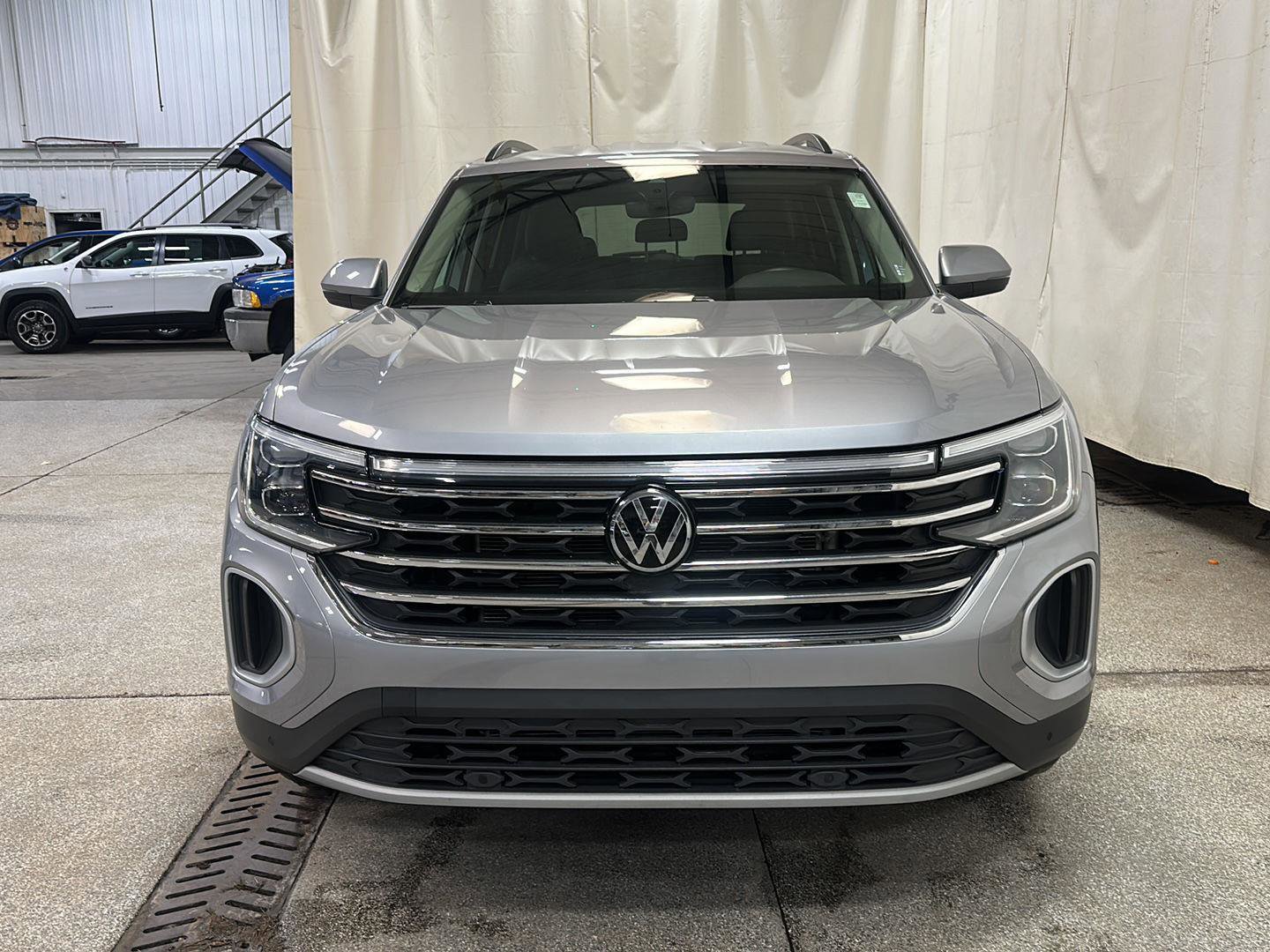 Used 2025 Volkswagen Atlas SE image 8