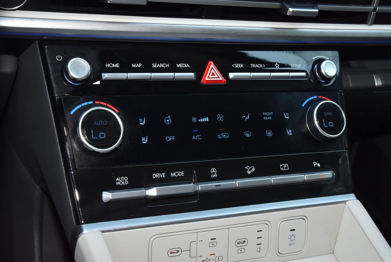Used 2024 Hyundai Santa Fe Limited FWD image 30