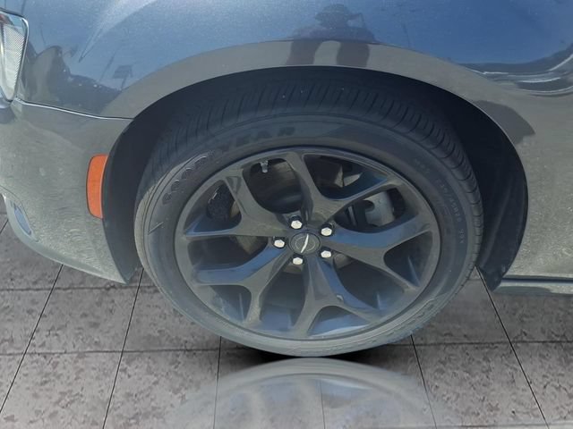 Used 2022 Chrysler 300 S w/ Comfort Group RWD image 6