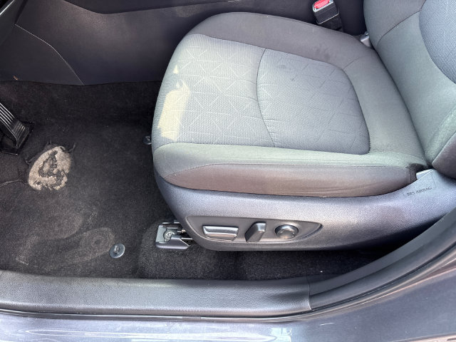 Used 2025 Toyota RAV4 XLE AWD/4WD image 8