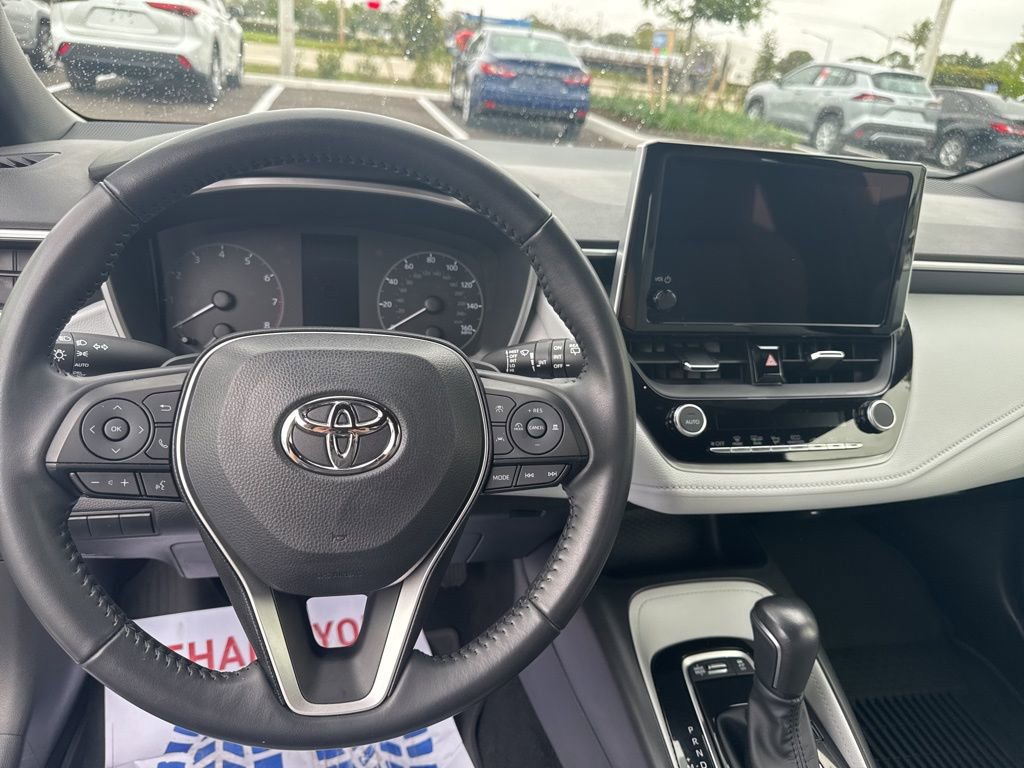Used 2025 Toyota Corolla SE image 3