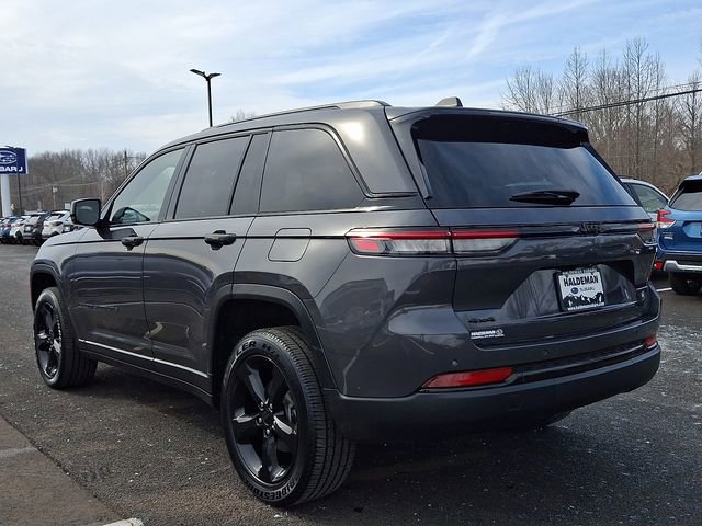 Used 2023 Jeep Grand Cherokee Altitude image 5