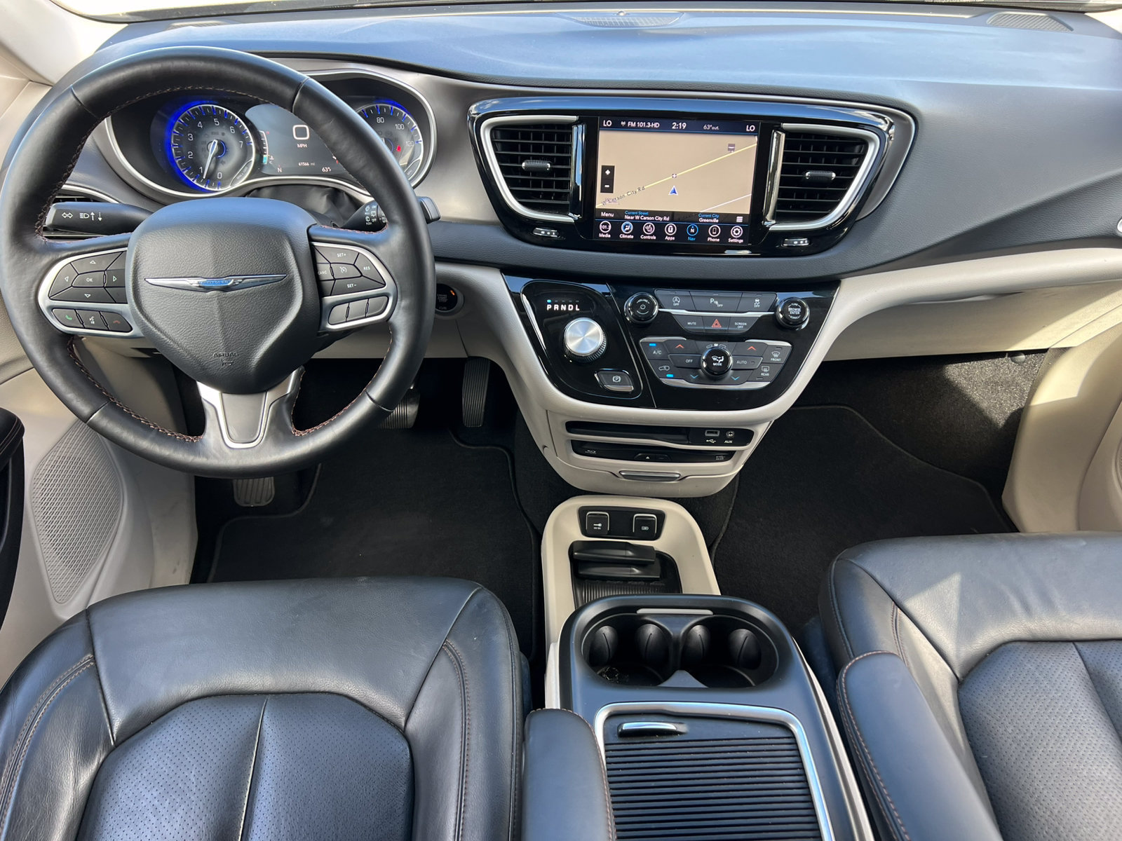 Used 2020 Chrysler Pacifica Touring-L Plus FWD image 2