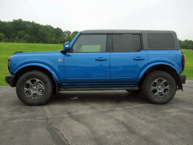 Used 2022 Ford Bronco Outer Banks image 2