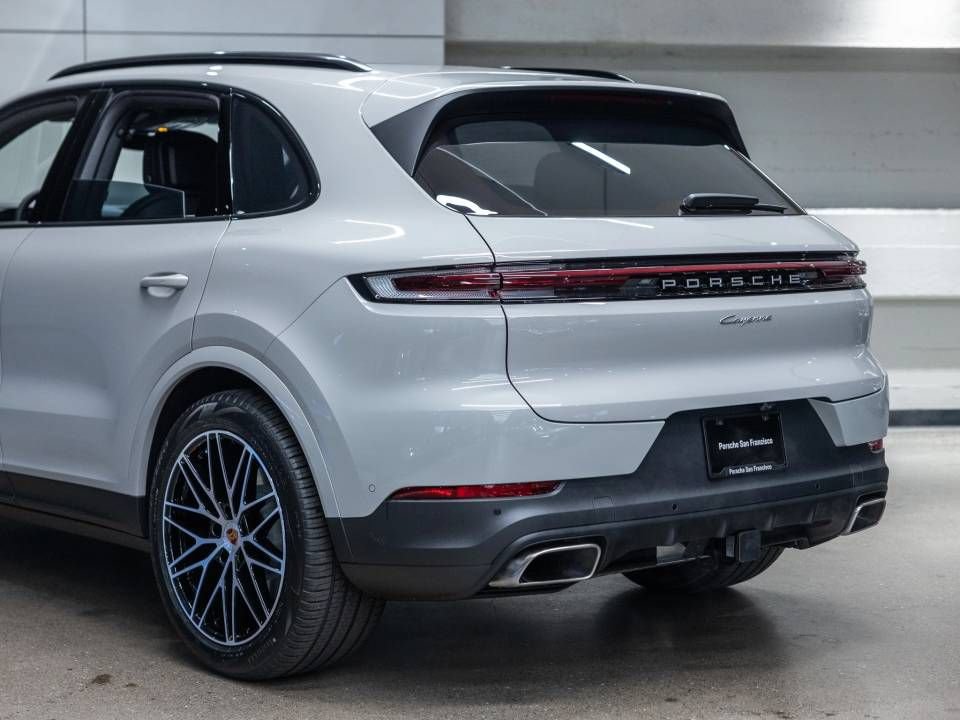 Certified 2026 Porsche Cayenne AWD/4WD image 17