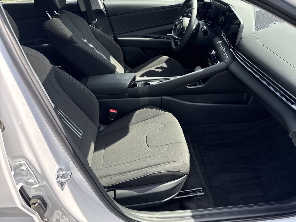 New 2025 Hyundai Elantra SEL FWD image 13