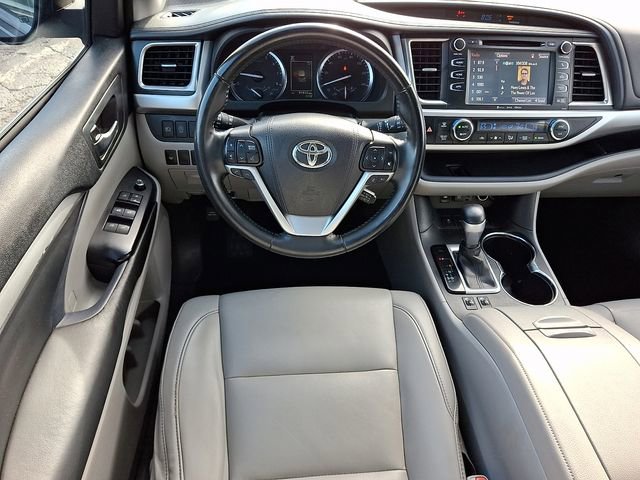 Used 2019 Toyota Highlander XLE AWD/4WD image 13