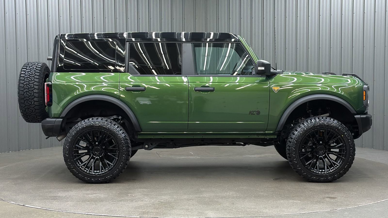 Used 2025 Ford Bronco Badlands image 6