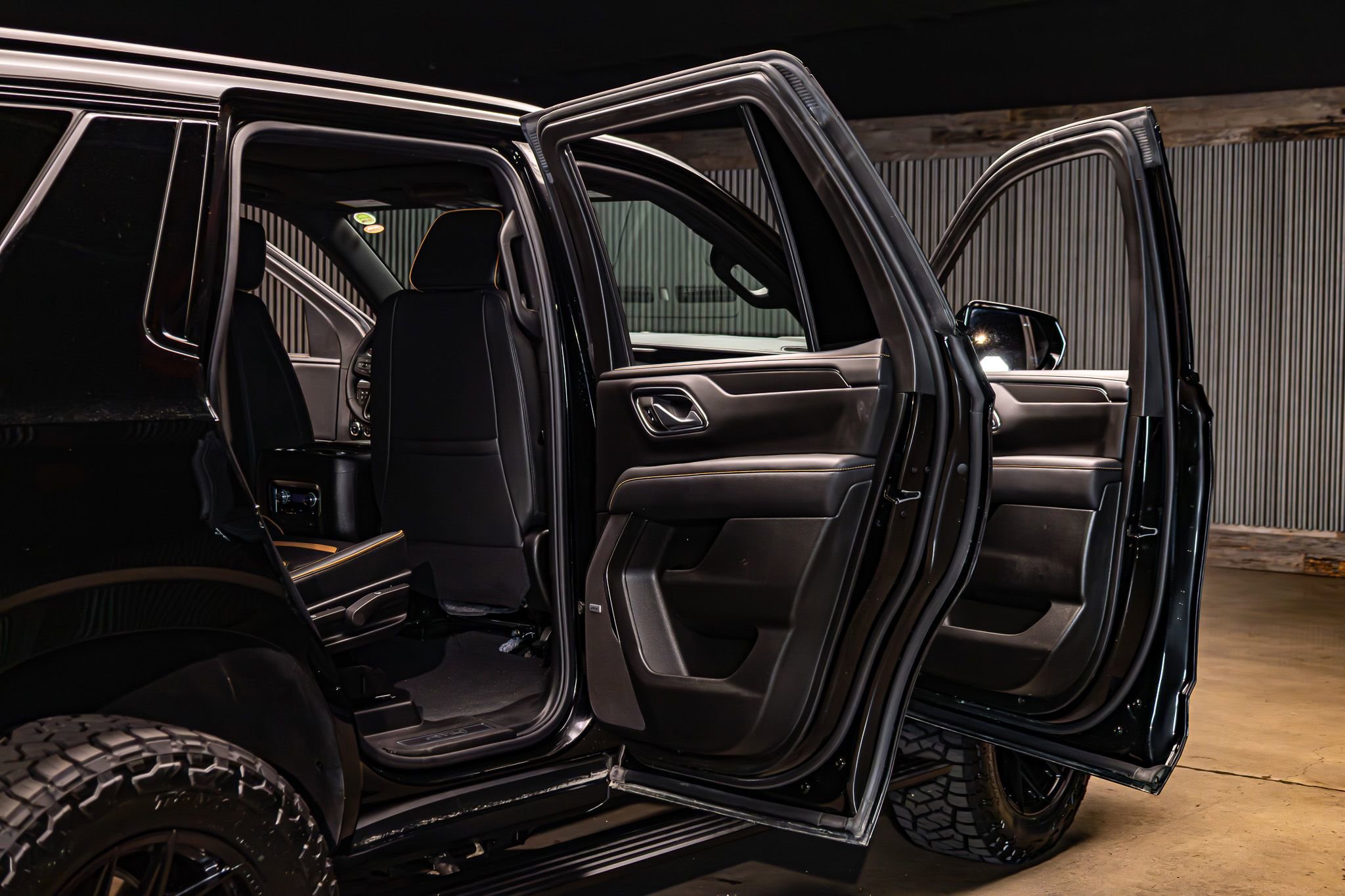 Used 2024 GMC Yukon AT4 w/ AT4 Premium Plus Package image 30