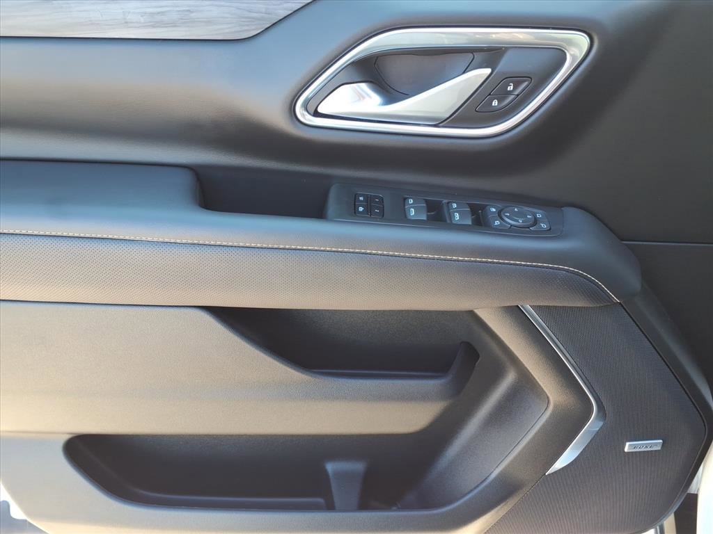 Used 2022 GMC Yukon SLT w/ SLT Premium Package image 16