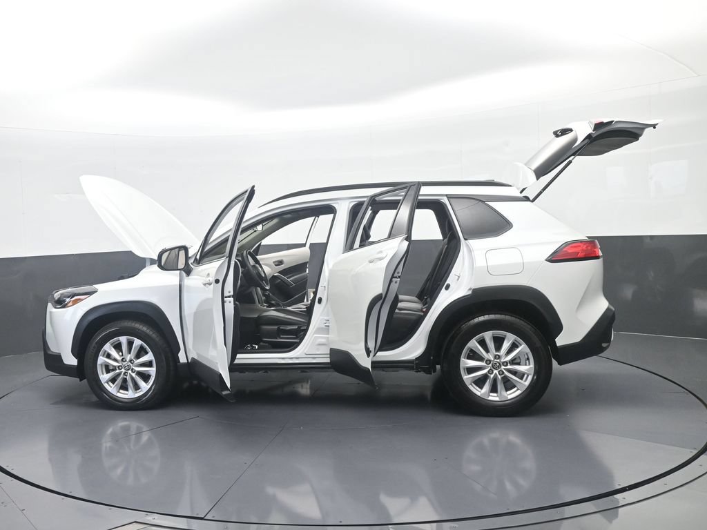 Used 2025 Toyota Corolla Cross LE FWD image 69