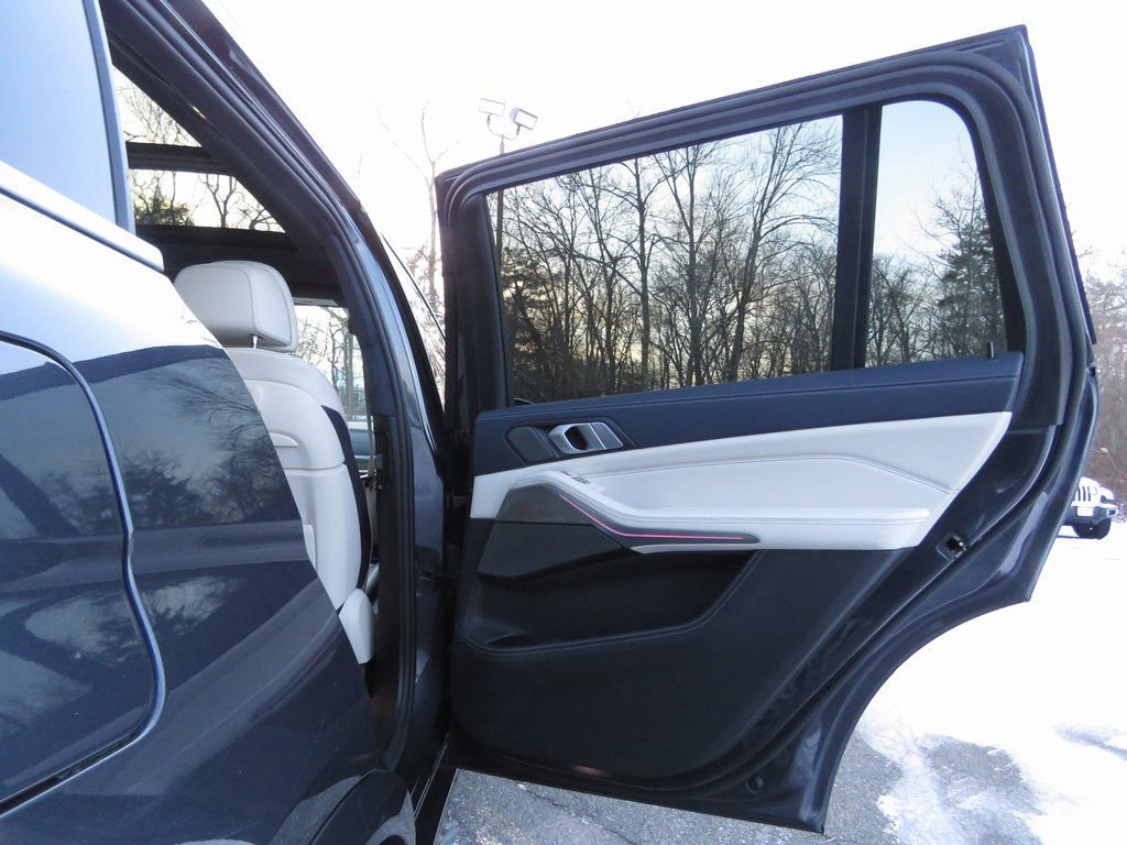 Used 2019 BMW X7 xDrive50i w/ Executive Package image 15