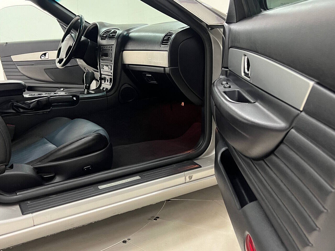 Used 2005 Ford Thunderbird RWD image 94