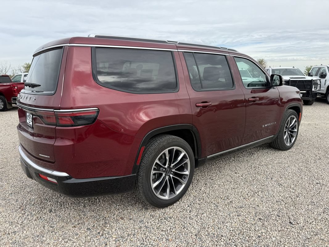 Used 2022 Jeep Wagoneer Series III w/ Premium Group I AWD/4WD image 11