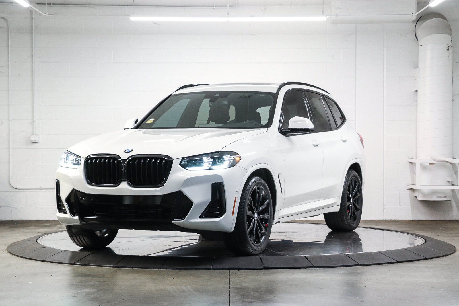 Certified 2024 BMW X3 sDrive30i w/ Premium Package RWD image 3