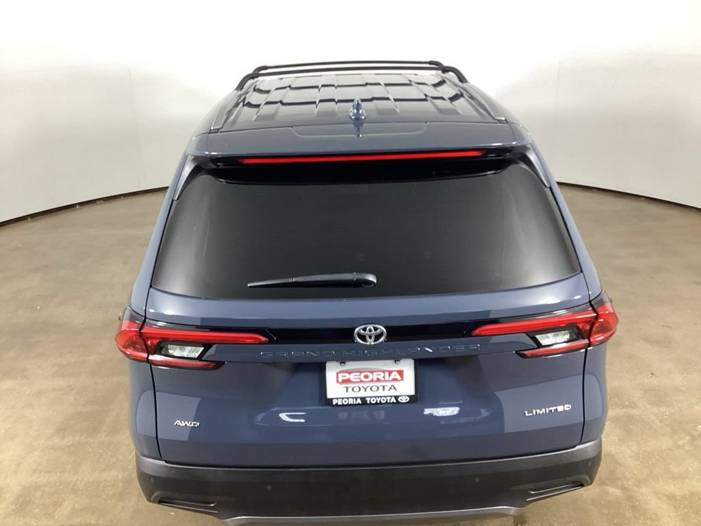 Used 2024 Toyota Grand Highlander AWD image 11