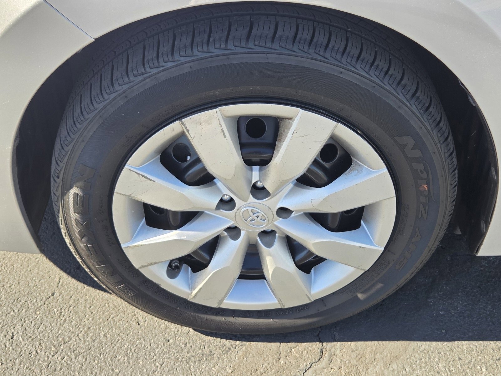 Used 2015 Toyota Corolla LE image 9