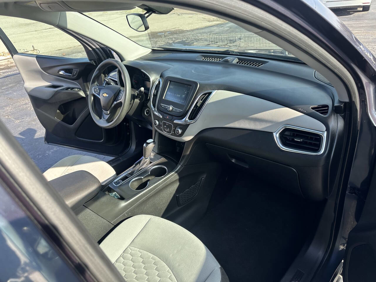 Used 2018 Chevrolet Equinox LS image 17