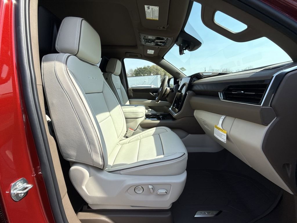 New 2026 GMC Yukon XL Denali w/ Denali Reserve Package image 27