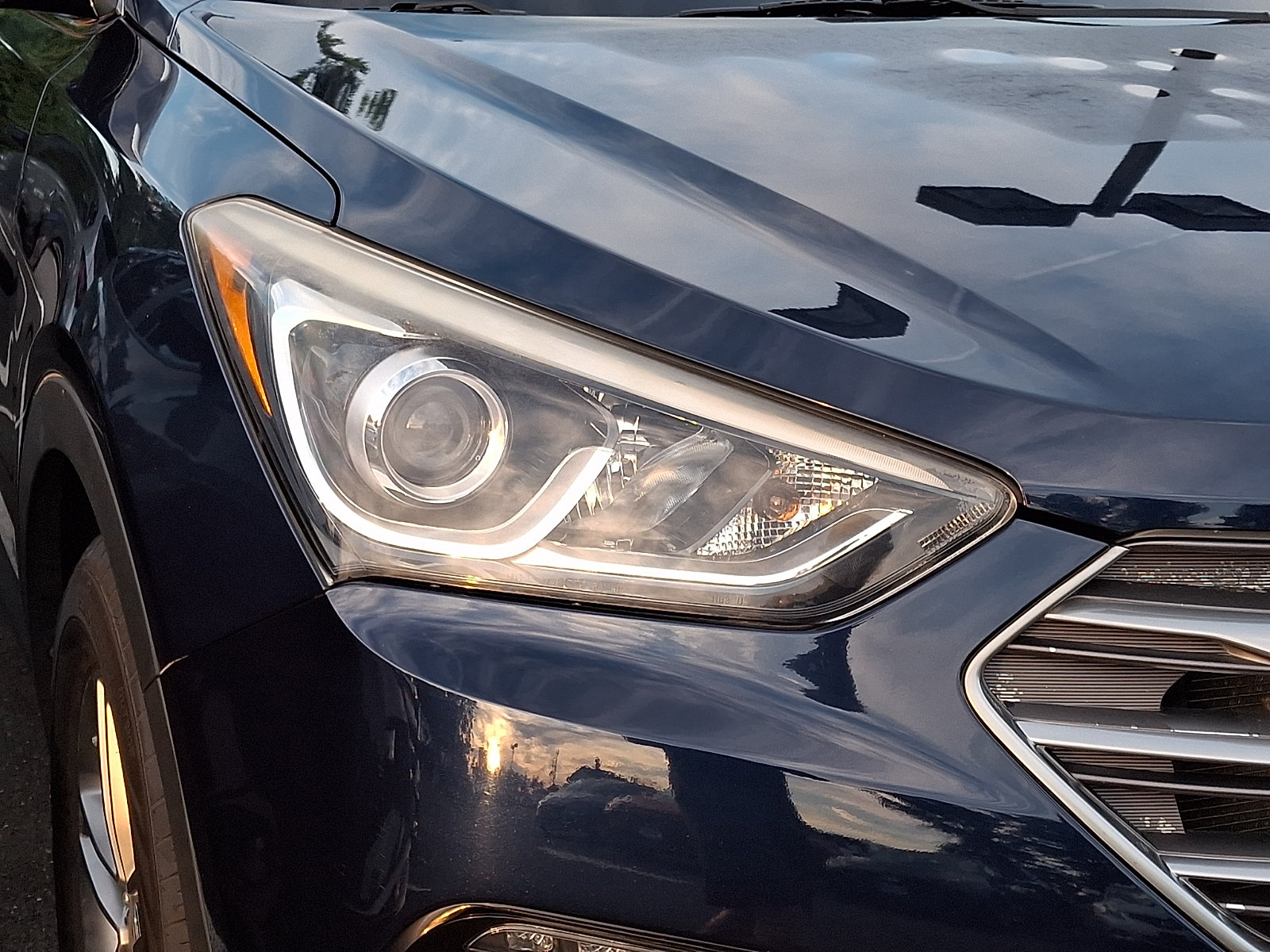 Used 2017 Hyundai Santa Fe Sport w/ 2.4L Tech Package 04 AWD/4WD image 7