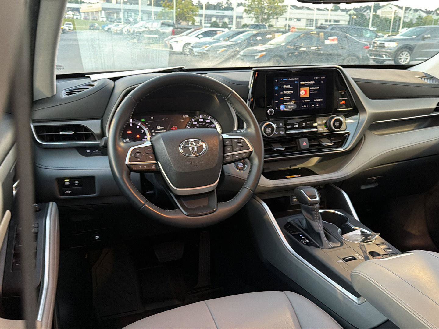 Certified 2023 Toyota Highlander XLE FWD image 19