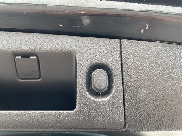 Used 2018 GMC Yukon XL Denali w/ Open Road Package image 12