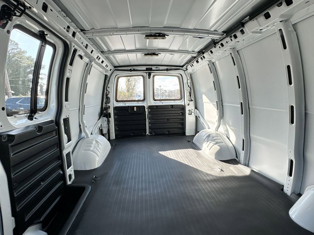 New 2026 Chevrolet Express 2500 image 31