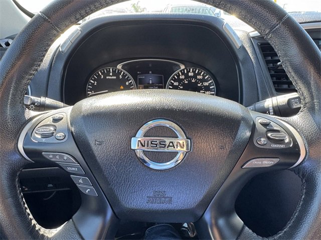 Used 2020 Nissan Pathfinder SV image 18