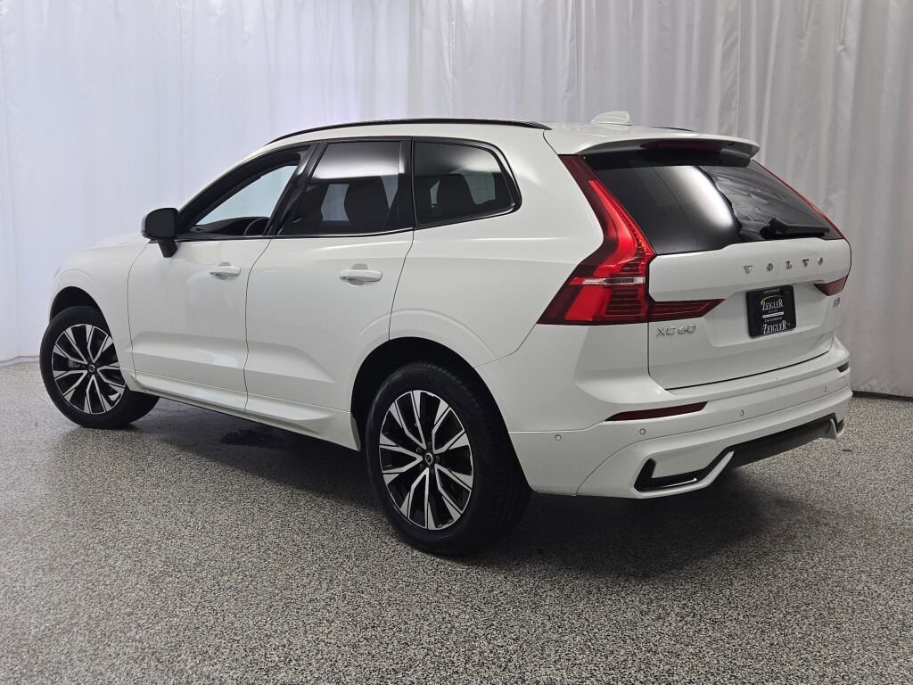 Used 2025 Volvo XC60 B5 Plus image 15