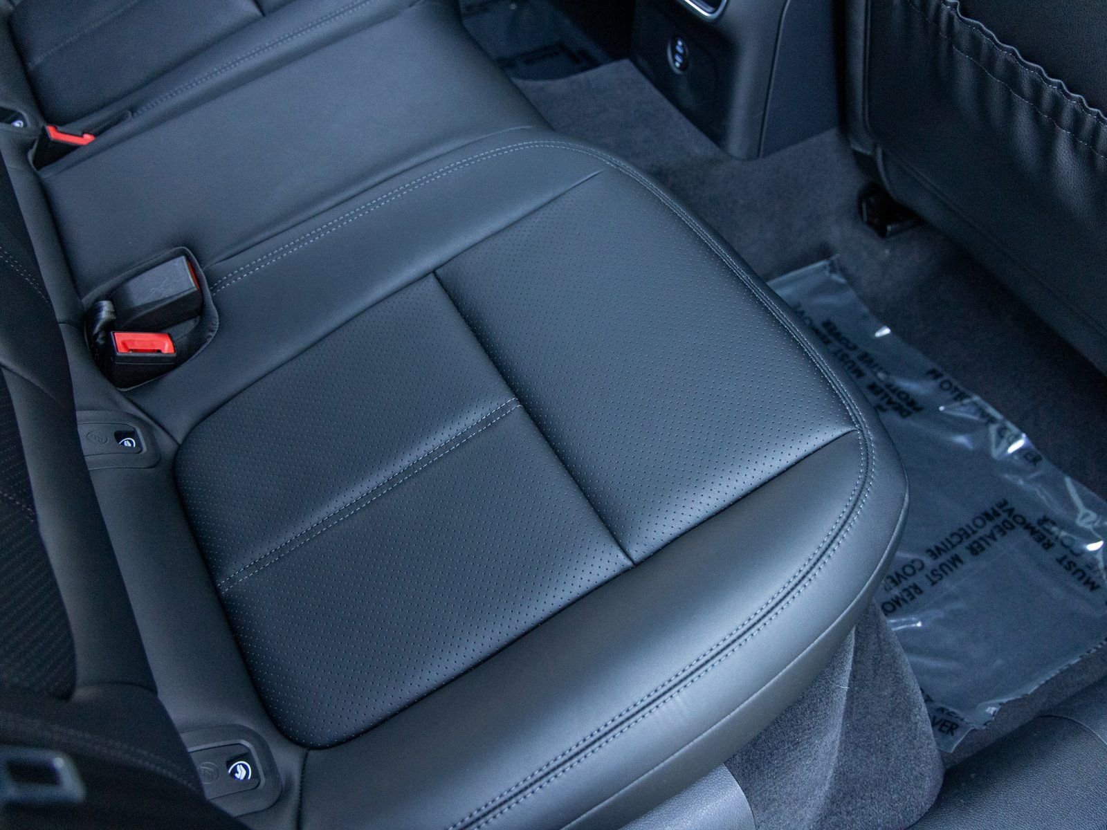 Certified 2025 Porsche Macan image 46