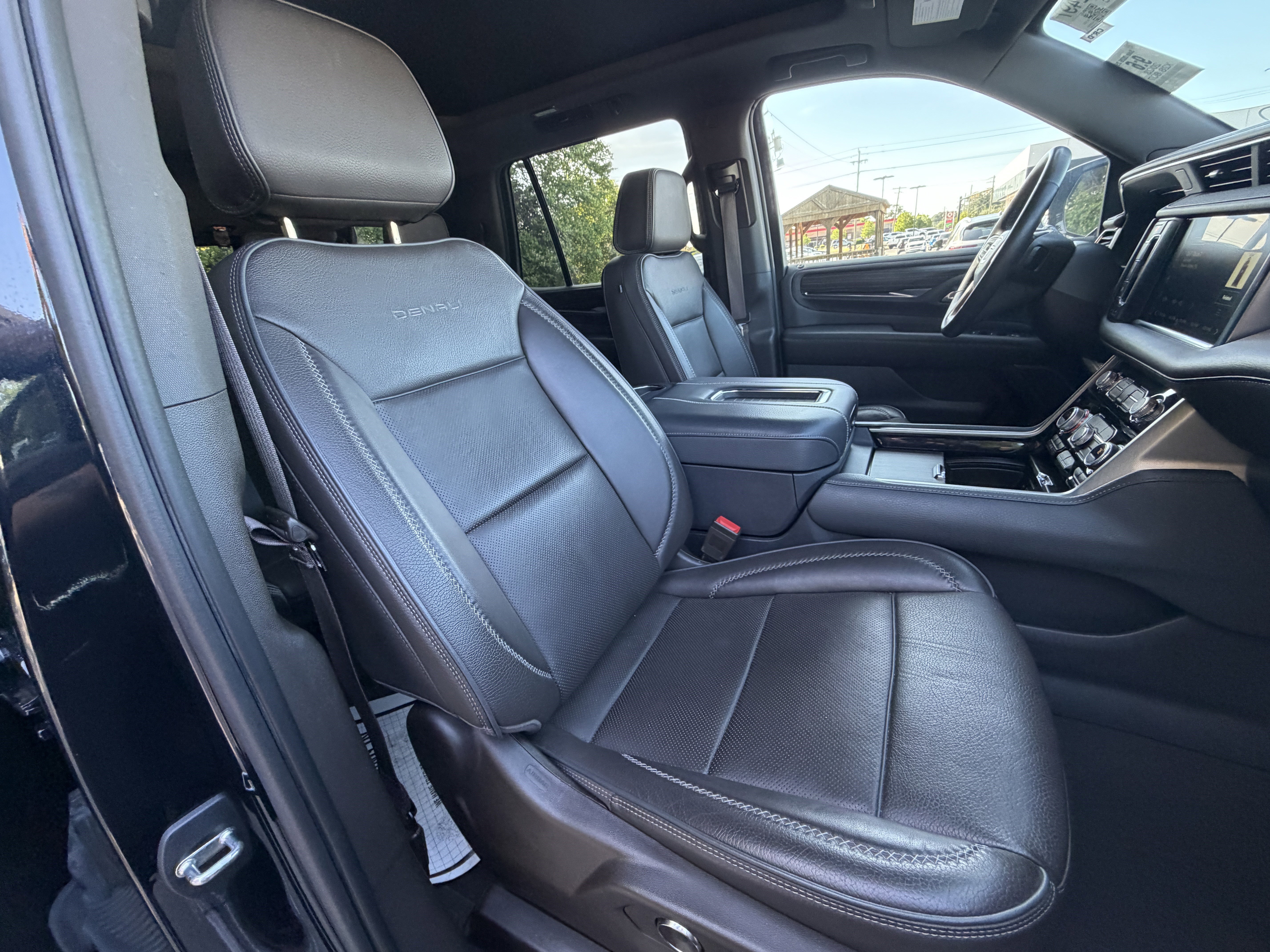 Used 2023 GMC Yukon Denali AWD/4WD image 13