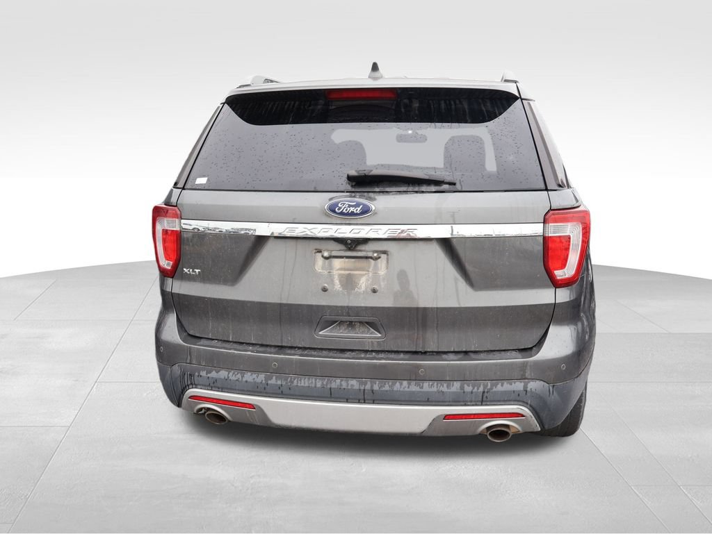 Used 2017 Ford Explorer XLT w/ Equipment Group 202A FWD image 17