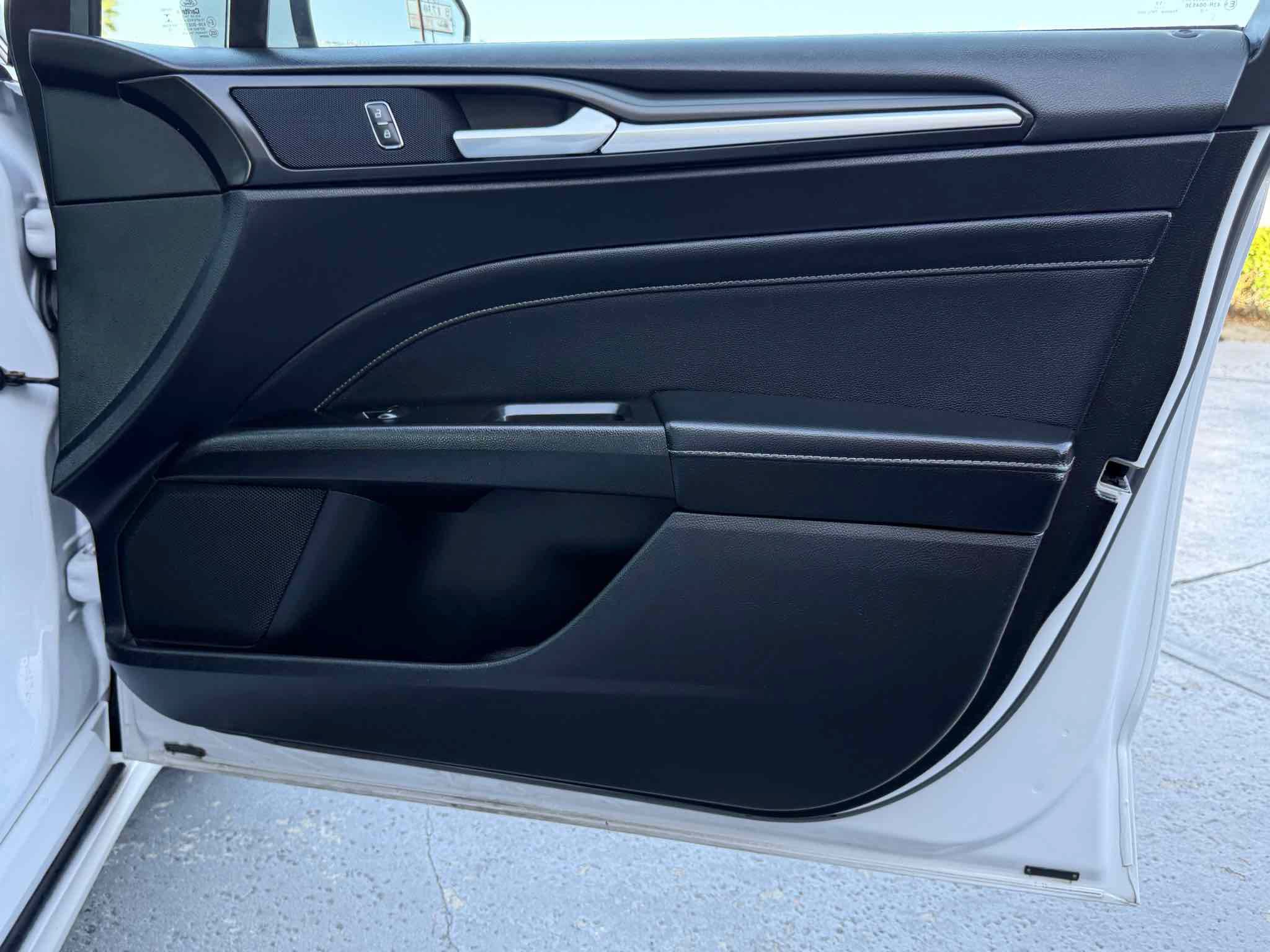 Used 2019 Ford Fusion Energi Titanium FWD image 55
