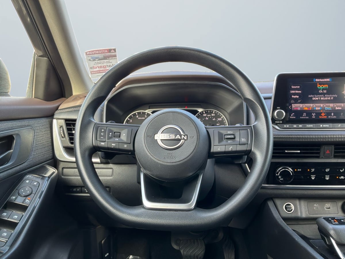 Used 2023 Nissan Rogue S FWD image 11