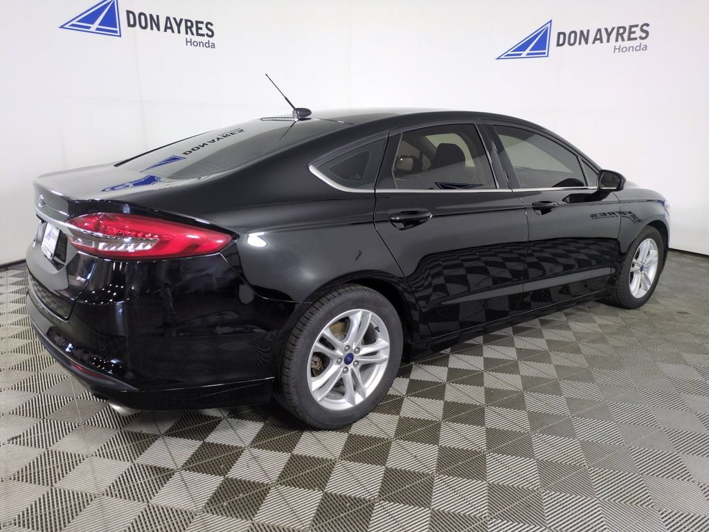 Used 2018 Ford Fusion SE w/ Fusion SE Technology Package FWD image 7