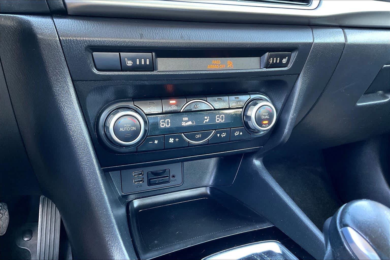 Used 2018 MAZDA MAZDA3 Touring FWD image 33