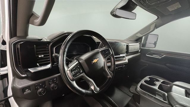 Used 2024 Chevrolet Silverado 3500 LT w/ Convenience Package image 8
