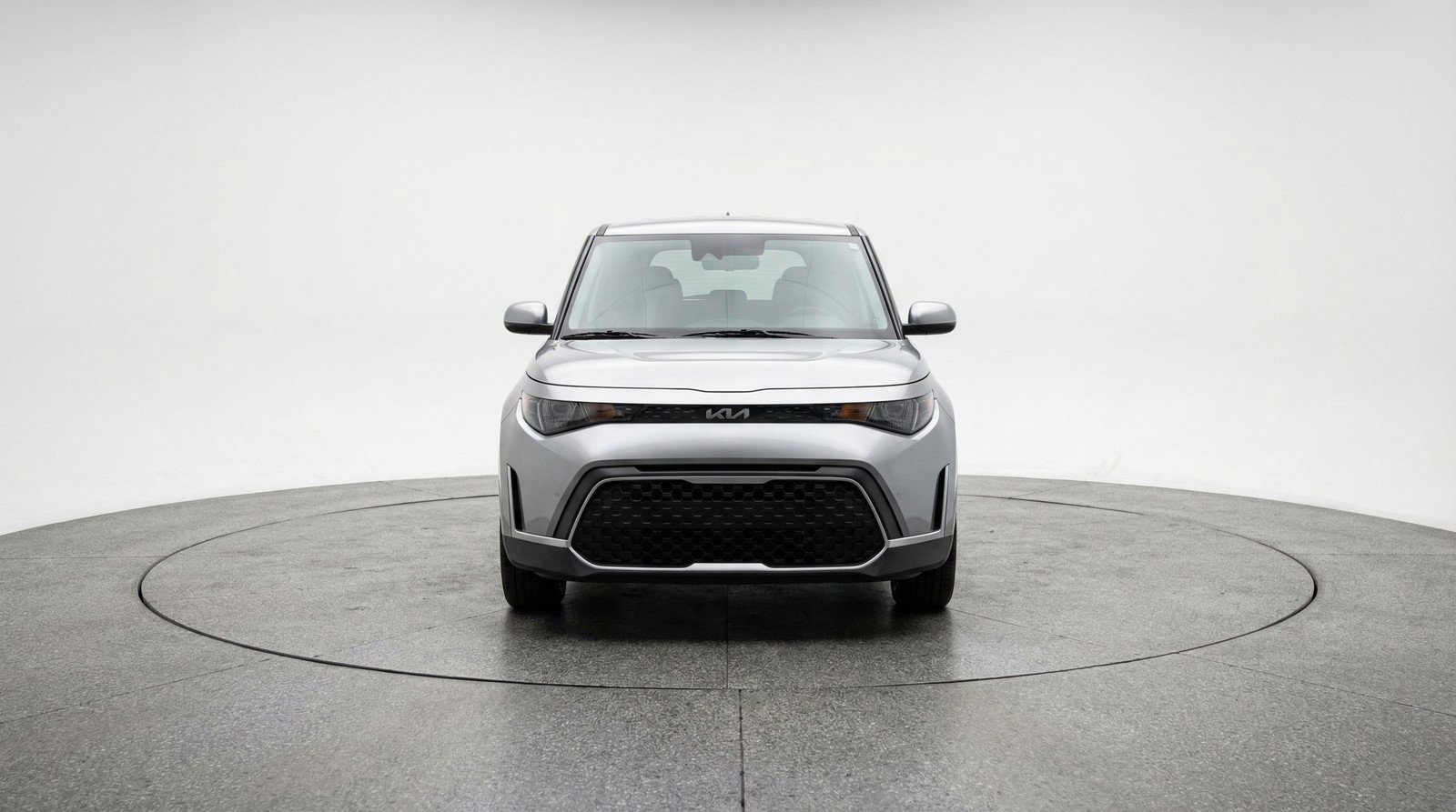 Used 2025 Kia Soul LX w/ LX Technology Package FWD image 2