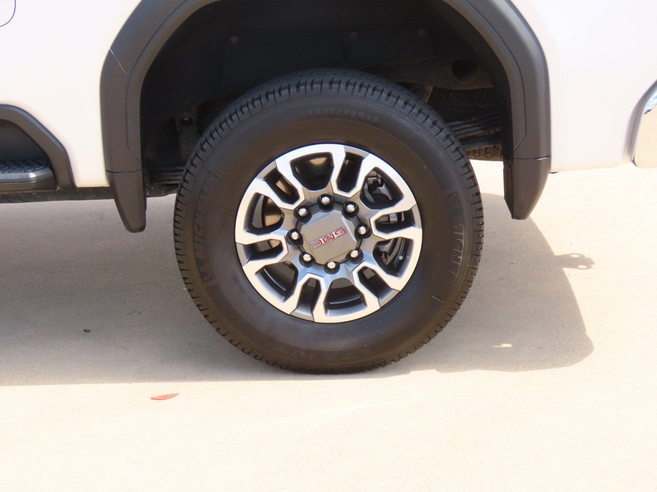 Used 2025 GMC Sierra 2500 SLT w/ SLT Convenience Package image 16