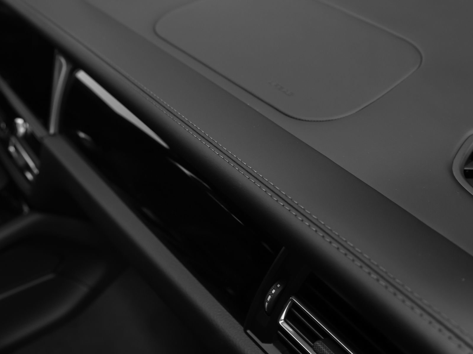 New 2026 Porsche Macan AWD/4WD image 23