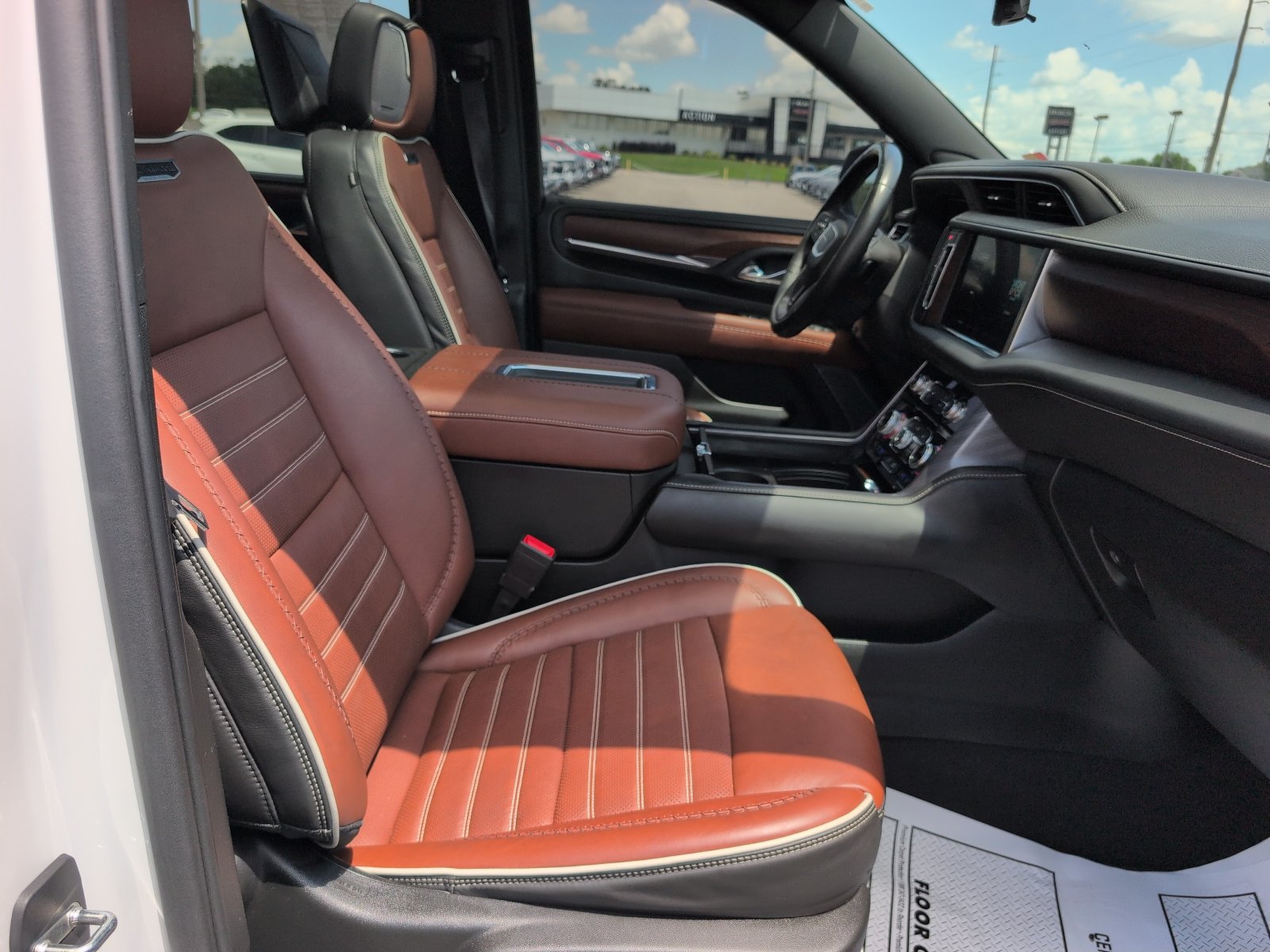 Used 2023 GMC Yukon Denali Ultimate AWD/4WD image 21