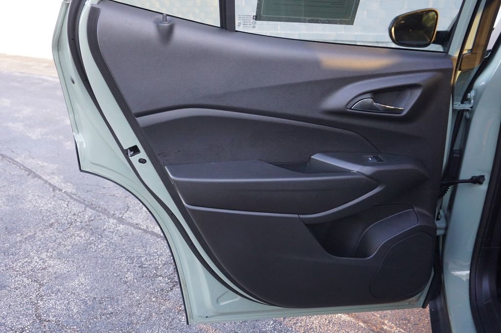 Used 2026 Chevrolet Trax ACTIV w/ Sunroof Package FWD image 26