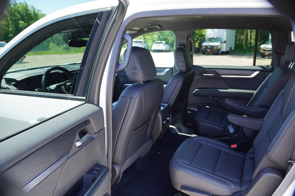 Certified 2025 GMC Acadia Elevation w/ Elevation Premium Package AWD/4WD image 16