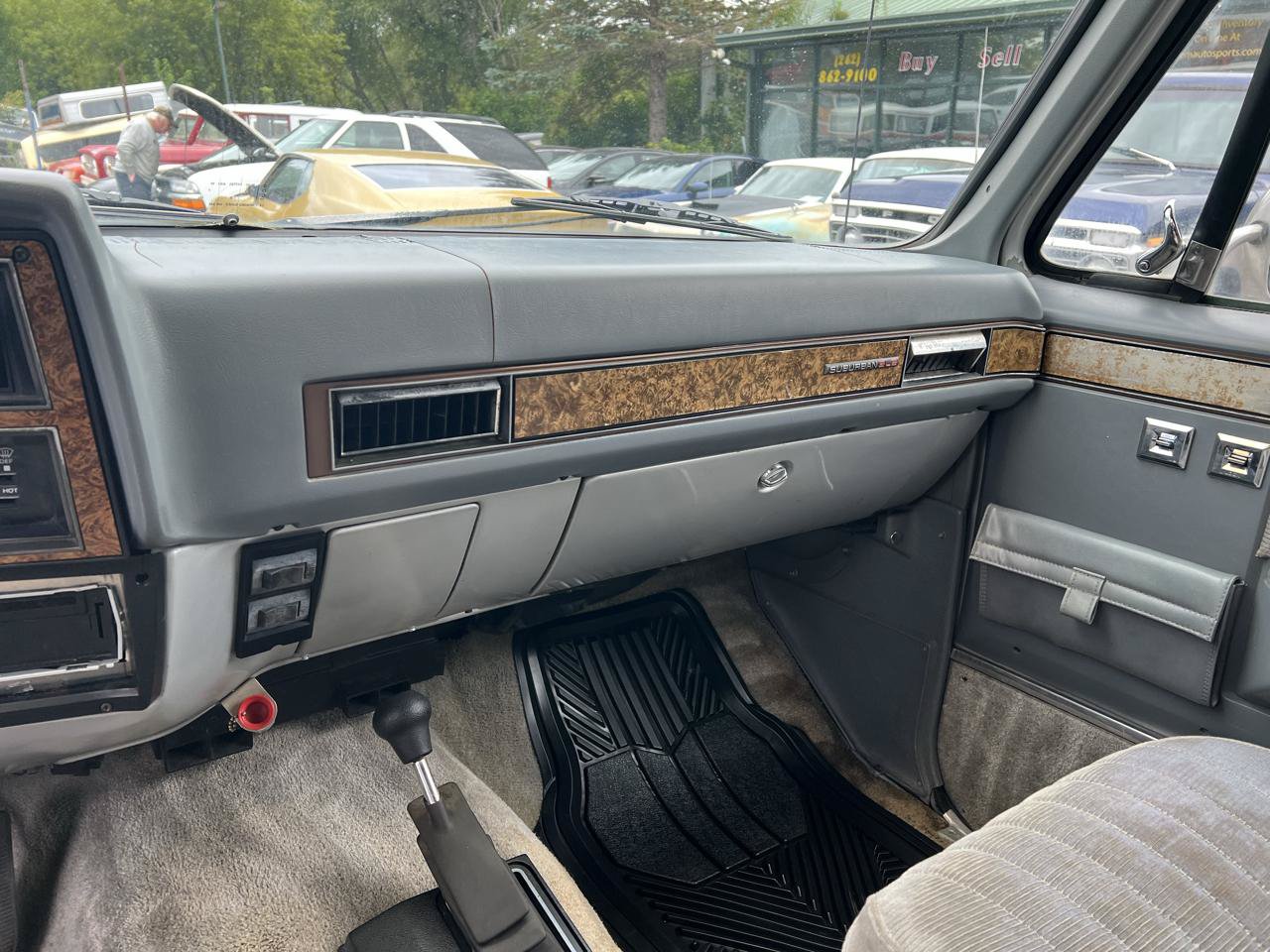 Used 1989 GMC Suburban 4WD image 9